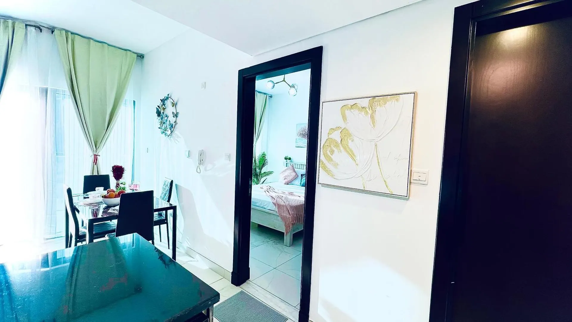 Spacious One Bedroom Apartment , Balcony, Pool & Garden View By Trueurbanbb Dubai
