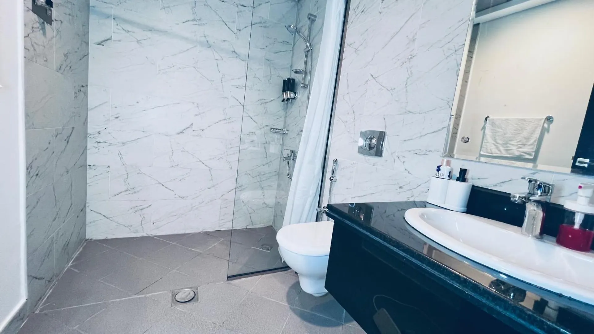 Spacious One Bedroom Apartment , Balcony, Pool & Garden View By Trueurbanbb Dubai