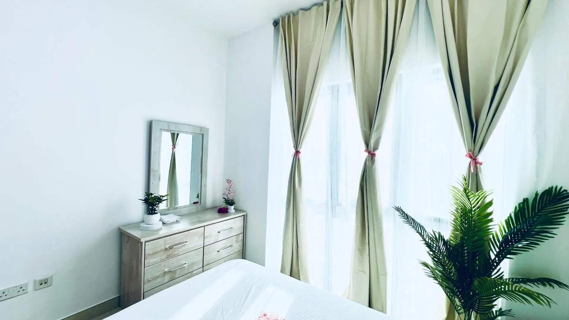 Spacious One Bedroom Apartment , Balcony, Pool & Garden View By Trueurbanbb Dubai United Arab Emirates