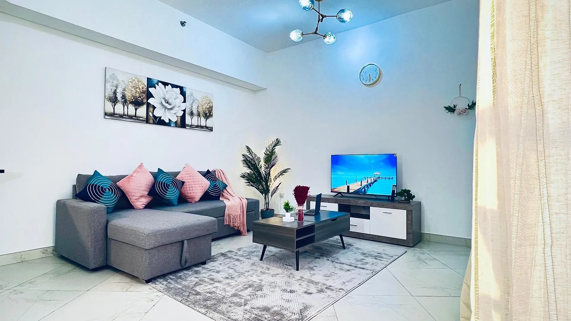 Spacious One Bedroom Apartment , Balcony, Pool & Garden View By Trueurbanbb Dubai