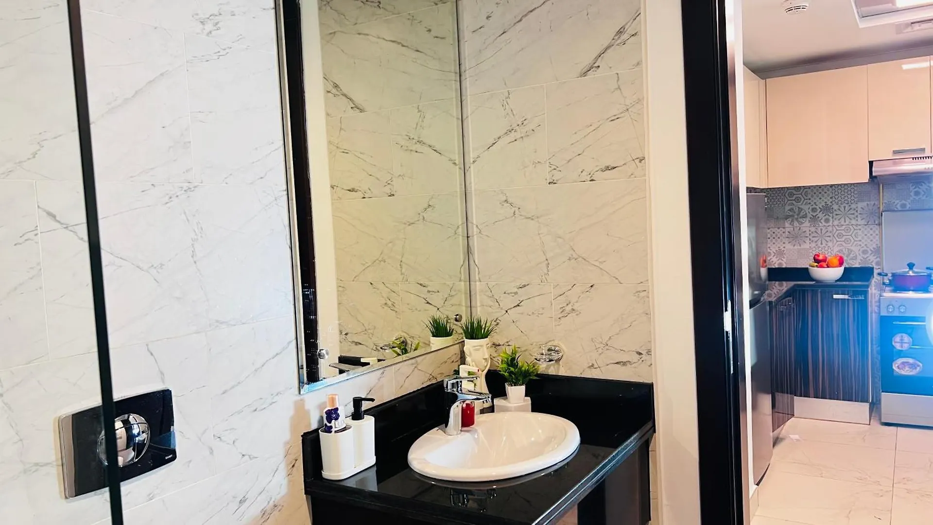 Spacious One Bedroom Apartment , Balcony, Pool & Garden View By Trueurbanbb Dubai