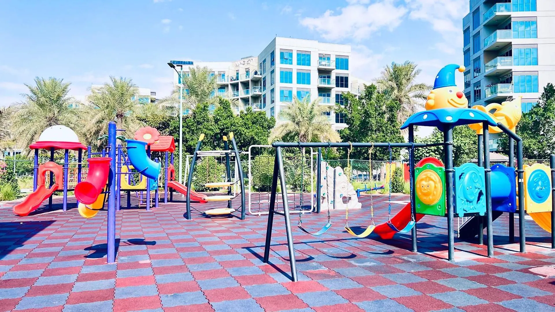 Spacious One Bedroom Apartment , Balcony, Pool & Garden View By Trueurbanbb Dubai