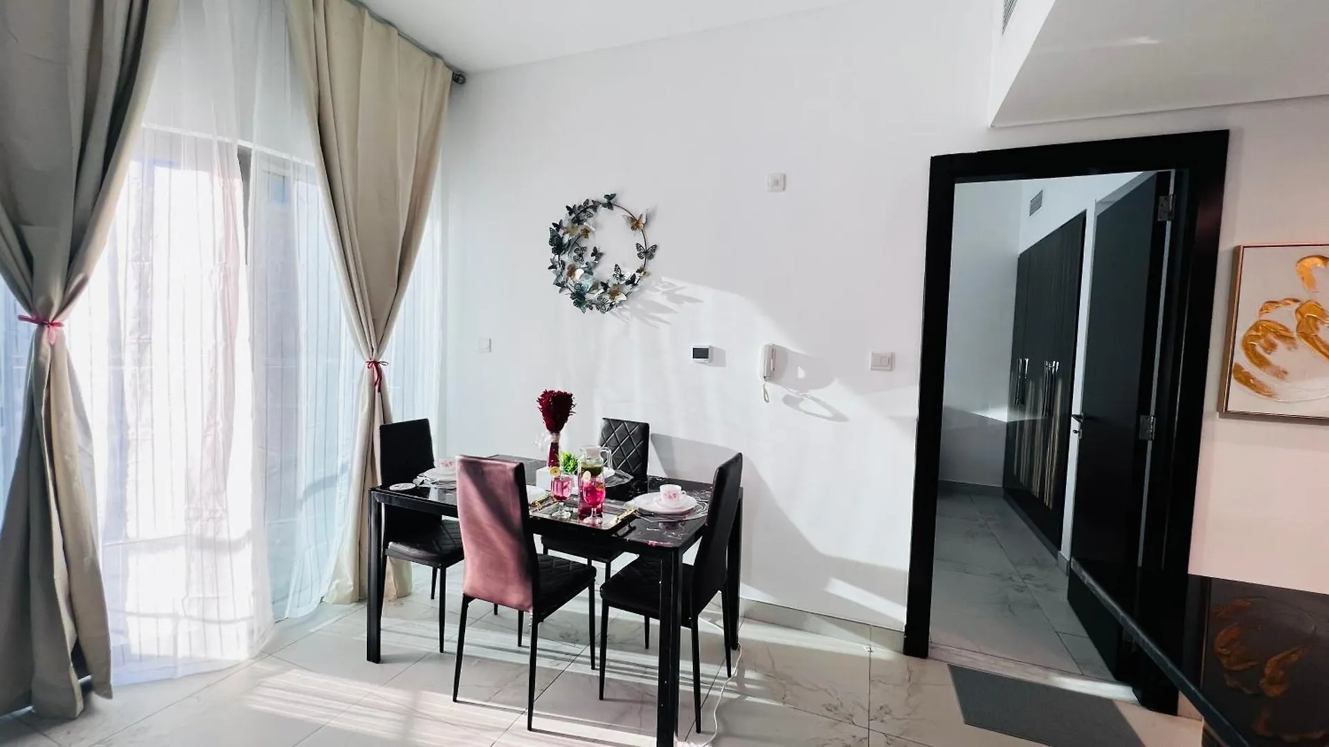 Spacious One Bedroom Apartment , Balcony, Pool & Garden View By Trueurbanbb Dubai