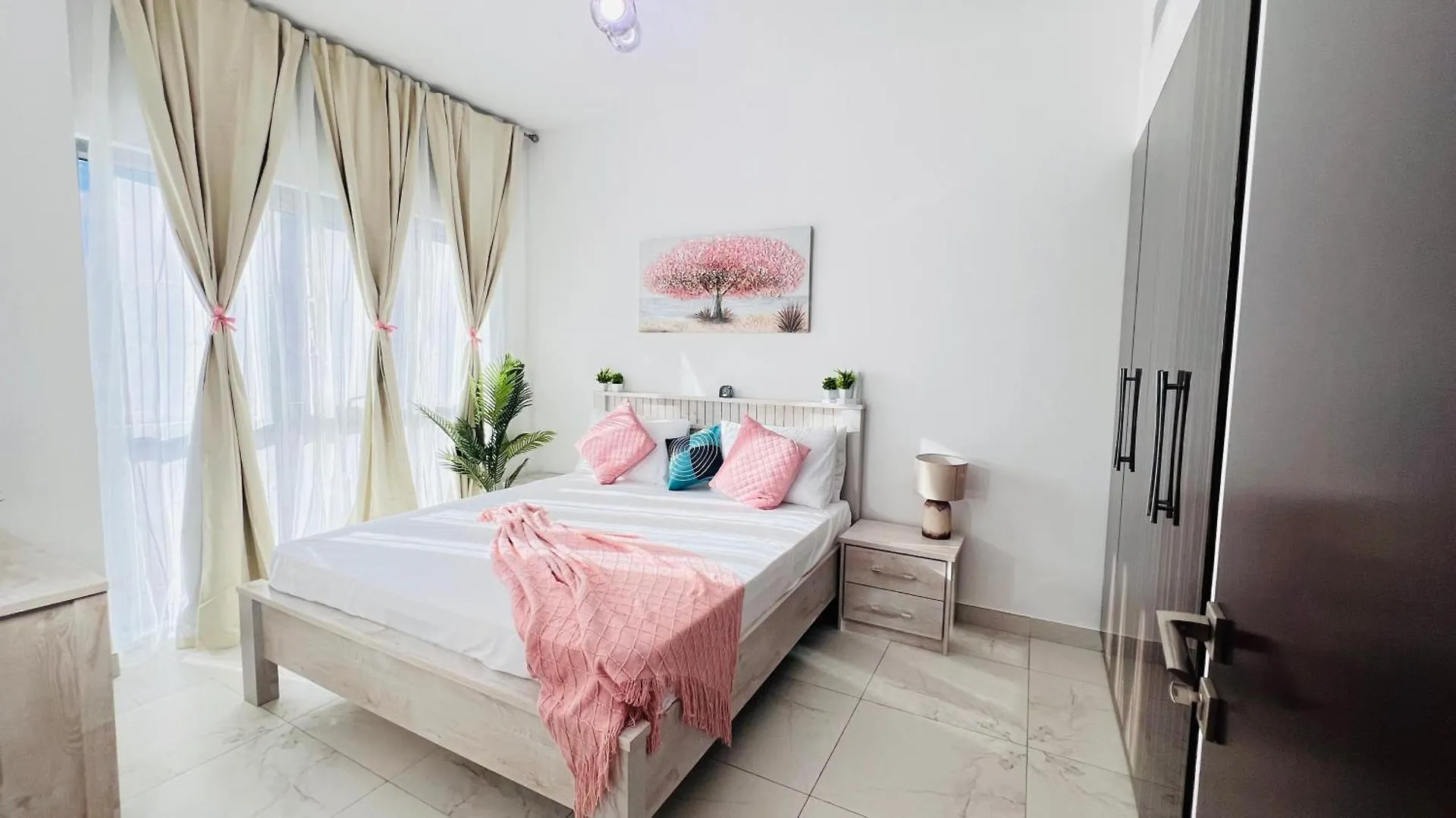 Spacious One Bedroom Apartment , Balcony, Pool & Garden View By Trueurbanbb location