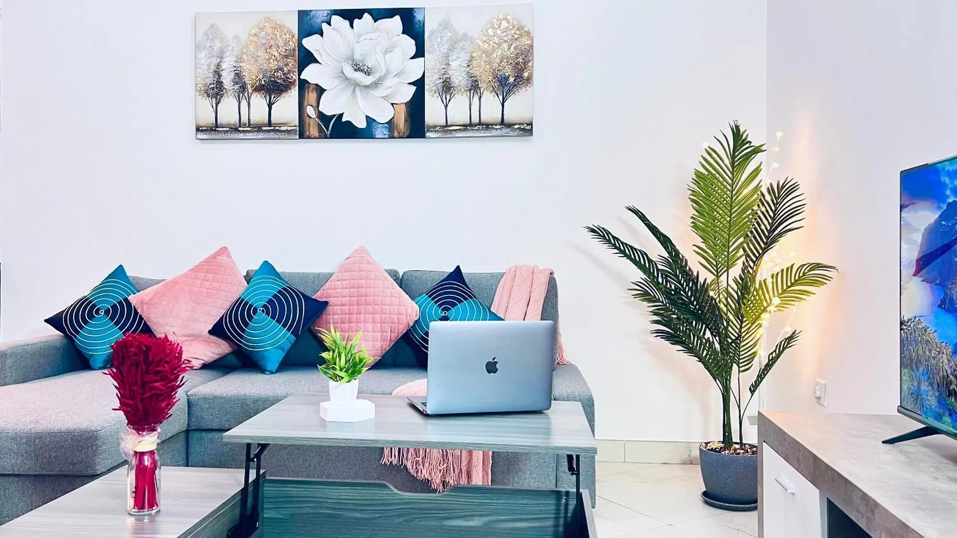 Spacious One Bedroom Apartment , Balcony, Pool & Garden View By Trueurbanbb Dubai