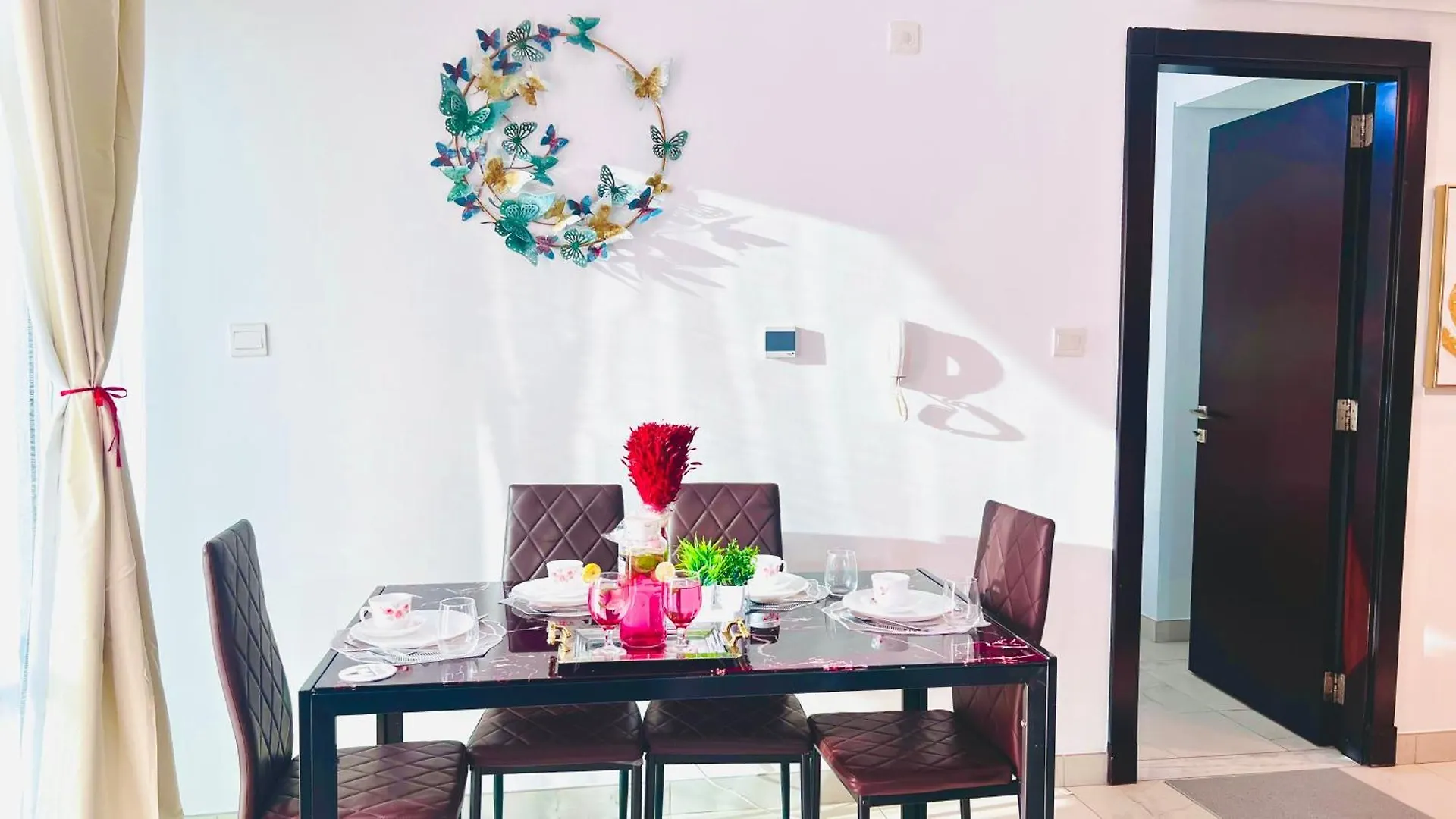 Spacious One Bedroom Apartment , Balcony, Pool & Garden View By Trueurbanbb Dubai