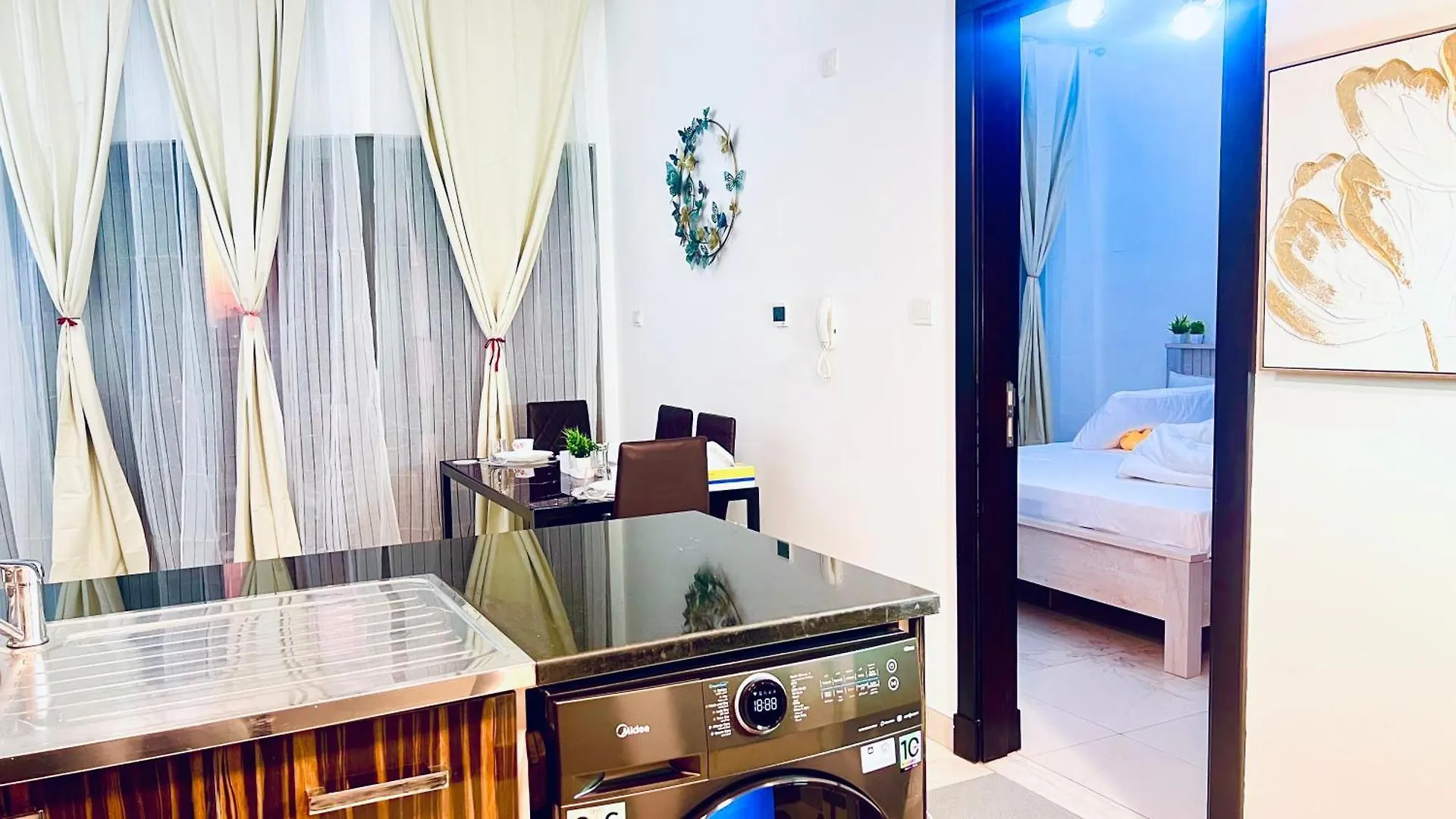 Spacious One Bedroom Apartment , Balcony, Pool & Garden View By Trueurbanbb Dubai